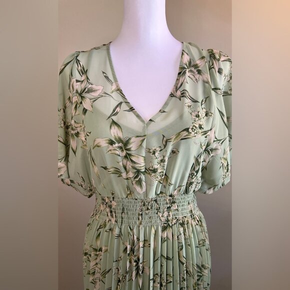 New TAYLOR Medium Floral-Print Smocked Pleated Dress - Picture 12 of 16